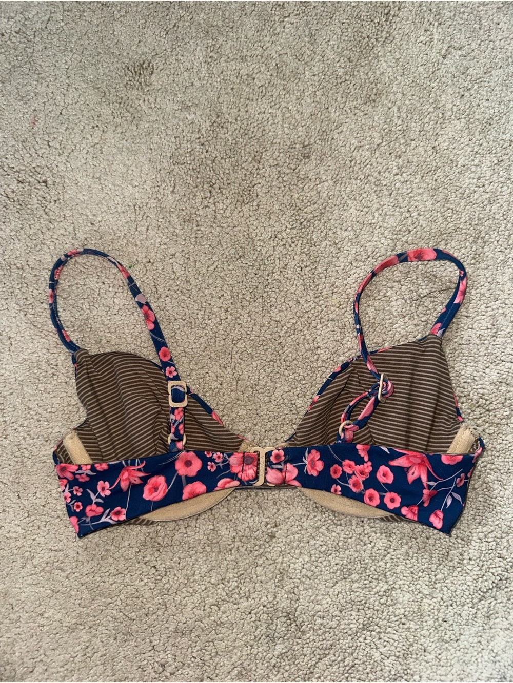 Acacia Manhattan Style Top In The Print Poppy. View 2